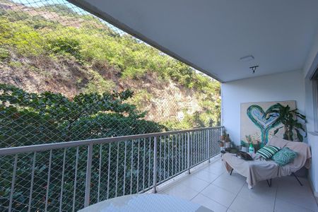 Apartamento à venda com 96m², 2 quartos e 1 vaga Apartamento à venda com 96m², 2 quartos e 1 vagaVaranda