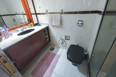 Apartamento à venda com 96m², 2 quartos e 1 vaga Apartamento à venda com 96m², 2 quartos e 1 vagaBanheiro da Suite