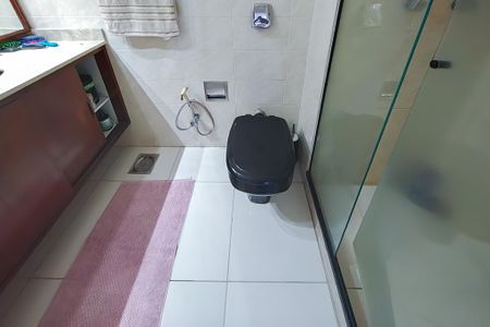 Apartamento à venda com 96m², 2 quartos e 1 vaga Apartamento à venda com 96m², 2 quartos e 1 vagaBanheiro da Suite