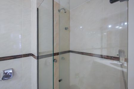 Apartamento à venda com 96m², 2 quartos e 1 vaga Apartamento à venda com 96m², 2 quartos e 1 vagaBanheiro da Suite
