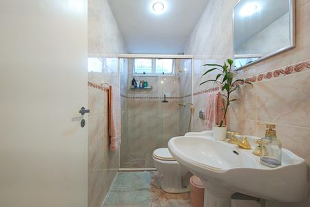 Apartamento à venda com 96m², 2 quartos e 1 vaga Apartamento à venda com 96m², 2 quartos e 1 vagaBanheiro
