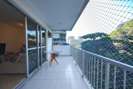 Apartamento à venda com 96m², 2 quartos e 1 vaga Apartamento à venda com 96m², 2 quartos e 1 vagaVaranda