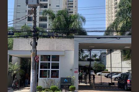 Apartamento à venda com 81m², 2 quartos e 1 vaga Apartamento à venda com 81m², 2 quartos e 1 vagaFachada e portaria