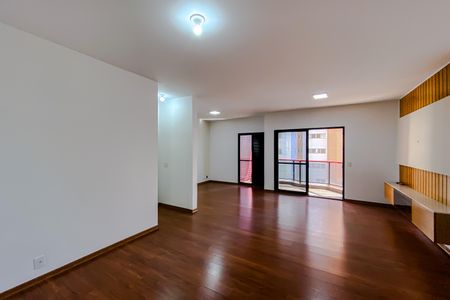 Apartamento para alugar com 150m², 3 quartos e 2 vagas Apartamento para alugar com 150m², 3 quartos e 2 vagasSala