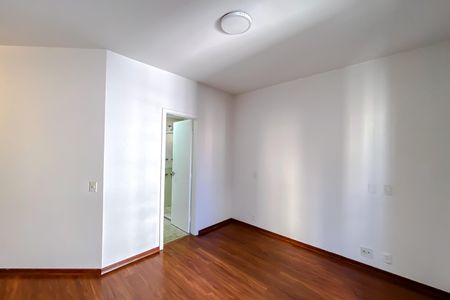 Apartamento para alugar com 150m², 3 quartos e 2 vagas Apartamento para alugar com 150m², 3 quartos e 2 vagasSuíte