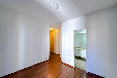 Apartamento para alugar com 150m², 3 quartos e 2 vagas Apartamento para alugar com 150m², 3 quartos e 2 vagasSuíte