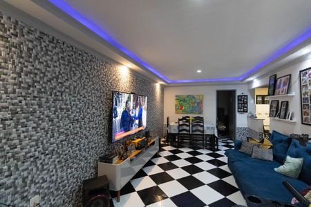 Casa à venda com 300m², 3 quartos e 2 vagas Casa à venda com 300m², 3 quartos e 2 vagasSala