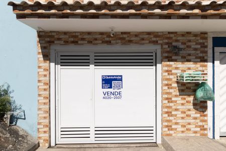 Casa à venda com 300m², 3 quartos e 2 vagas Casa à venda com 300m², 3 quartos e 2 vagasPlaquinha