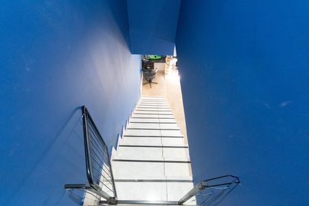 Casa à venda com 300m², 3 quartos e 2 vagas Casa à venda com 300m², 3 quartos e 2 vagasEscada
