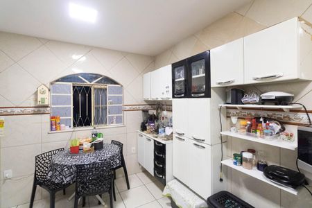 Casa à venda com 300m², 3 quartos e 2 vagas Casa à venda com 300m², 3 quartos e 2 vagasCozinha 2