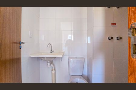 Banheiro de apartamento para alugar com 2 quartos, 40m² em Inhaúma, Rio de Janeiro