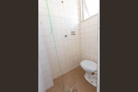 Banheiro de serviço de apartamento para alugar com 2 quartos, 88m² em Dom Cabral, Belo Horizonte