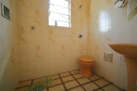 Casa à venda com 151m², 2 quartos e 2 vagasBanheiro de serviço 