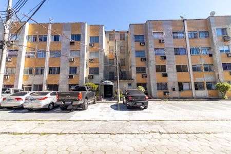 Fachada do bloco de apartamento à venda com 2 quartos, 52m² em Jardim Sulacap, Rio de Janeiro