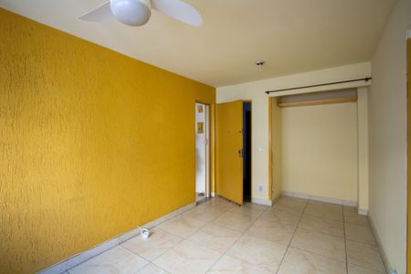 Sala de apartamento para alugar com 2 quartos, 71m² em Brasilândia, São Gonçalo