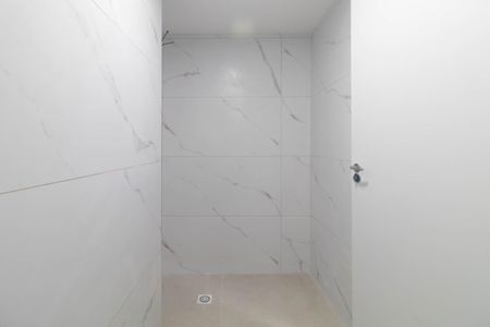Apartamento à venda com 47m², 2 quartos e sem vaga Apartamento à venda com 47m², 2 quartos e sem vagaBanheiro