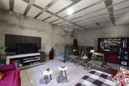 Casa à venda com 250m², 3 quartos e 3 vagas Casa à venda com 250m², 3 quartos e 3 vagasSala