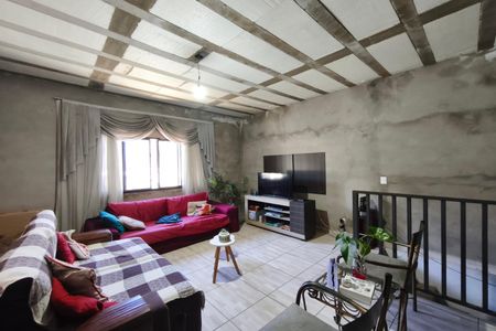 Casa à venda com 250m², 3 quartos e 3 vagas Casa à venda com 250m², 3 quartos e 3 vagasSala