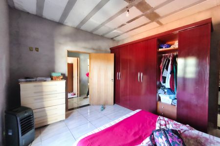 Casa à venda com 250m², 3 quartos e 3 vagas Casa à venda com 250m², 3 quartos e 3 vagasQuarto 2