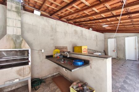 Casa à venda com 250m², 3 quartos e 3 vagas Casa à venda com 250m², 3 quartos e 3 vagasQuintal - Área gourmet