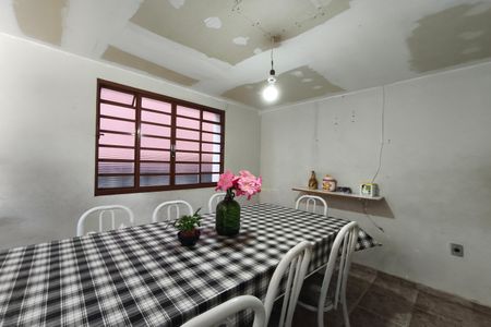 Casa à venda com 250m², 3 quartos e 3 vagas Casa à venda com 250m², 3 quartos e 3 vagasSala de Jantar