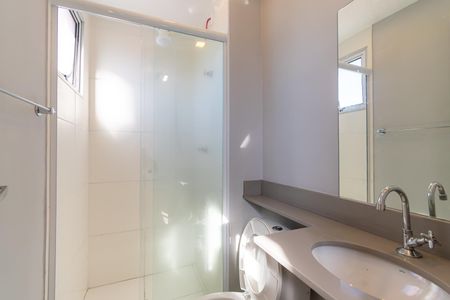 Banheiro de kitnet/studio para alugar com 1 quarto, 20m² em Vila Ema, São Paulo