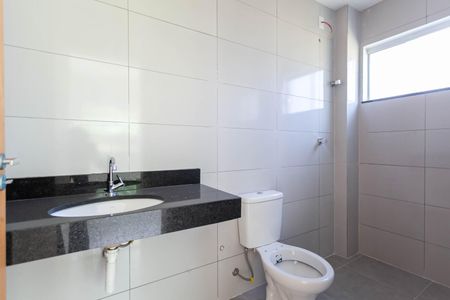 Banheiro da suíte de apartamento à venda com 2 quartos, 73m² em Nacional, Contagem