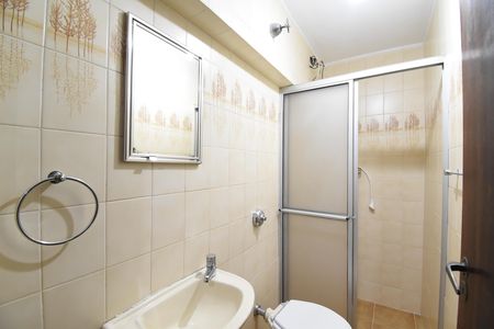 Banheiro de serviço de apartamento para alugar com 3 quartos, 114m² em Bacacheri, Curitiba