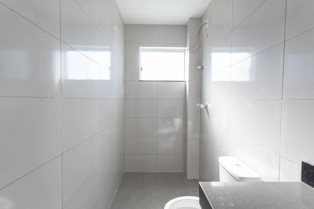 Banheiro social de apartamento à venda com 2 quartos, 145m² em Nacional, Contagem