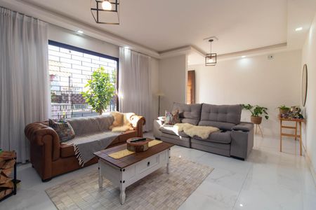 Sala de casa à venda com 3 quartos, 221m² em Guarujá, Porto Alegre
