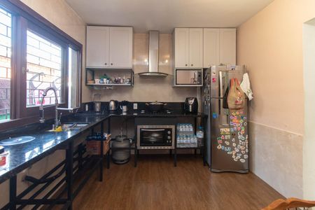Cozinha de casa à venda com 3 quartos, 221m² em Guarujá, Porto Alegre