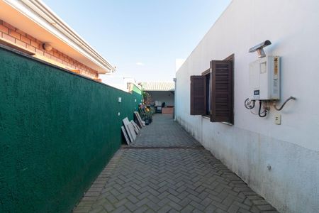Quintal de casa à venda com 3 quartos, 221m² em Guarujá, Porto Alegre