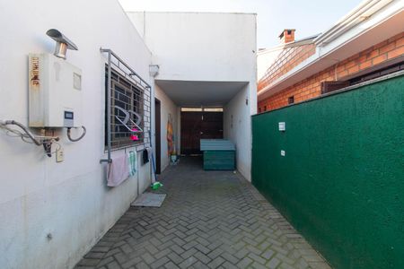 Quintal de casa à venda com 3 quartos, 221m² em Guarujá, Porto Alegre