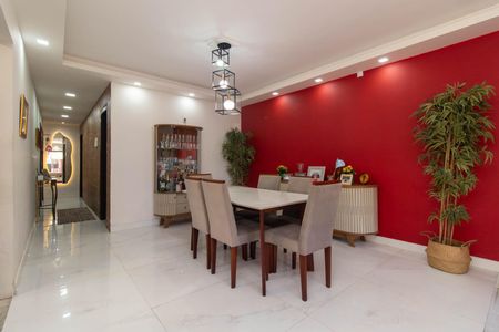 Sala de casa à venda com 3 quartos, 221m² em Guarujá, Porto Alegre