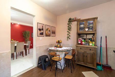 Cozinha de casa à venda com 3 quartos, 221m² em Guarujá, Porto Alegre