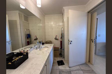 Apartamento para alugar com 115m², 2 quartos e 2 vagas Apartamento para alugar com 115m², 2 quartos e 2 vagasBanheiro da Suíte