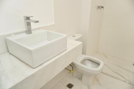 Apartamento à venda com 67m², 2 quartos e 1 vaga Apartamento à venda com 67m², 2 quartos e 1 vagaBanheiro Social