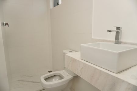 Apartamento à venda com 67m², 2 quartos e 1 vaga Apartamento à venda com 67m², 2 quartos e 1 vagaBanheiro da Suíte