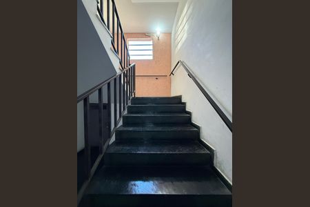 Escada de apartamento à venda com 2 quartos, 77m² em Jardim Flor da Montanha, Guarulhos