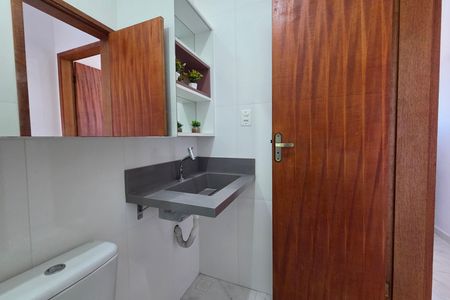 Casa de condomínio para alugar com 52m², 2 quartos e 1 vaga Casa de condomínio para alugar com 52m², 2 quartos e 1 vagaBanheiro