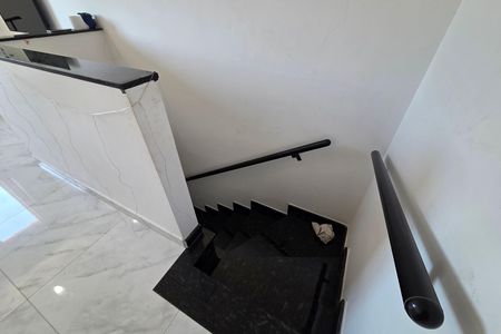 Casa de condomínio para alugar com 52m², 2 quartos e 1 vaga Casa de condomínio para alugar com 52m², 2 quartos e 1 vagaEscada