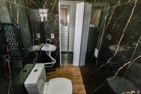 Banheiro de casa para alugar com 1 quarto, 38m² em Campo Limpo, São Paulo