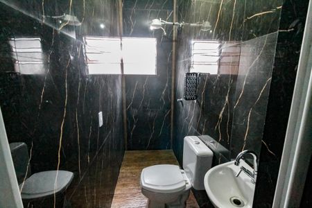 Banheiro de casa para alugar com 1 quarto, 38m² em Campo Limpo, São Paulo