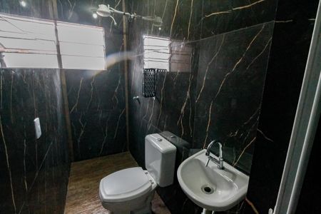 Banheiro de casa para alugar com 1 quarto, 38m² em Campo Limpo, São Paulo