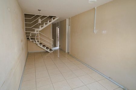 Sala de casa de condomínio para alugar com 2 quartos, 104m² em Santíssimo, Rio de Janeiro