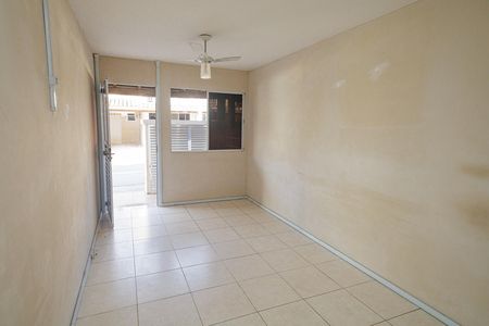 Sala de casa de condomínio para alugar com 2 quartos, 104m² em Santíssimo, Rio de Janeiro