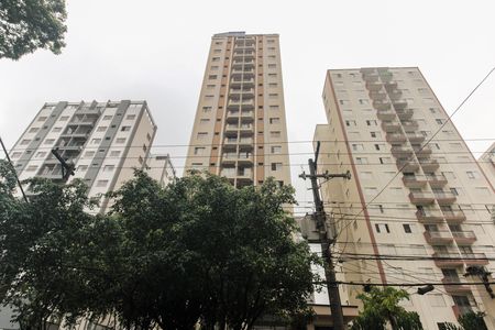 Apartamento para alugar com 57m², 2 quartos e 1 vaga Apartamento para alugar com 57m², 2 quartos e 1 vagaFachada