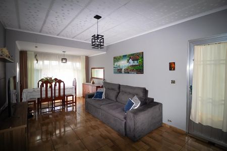 Casa para alugar com 4 quartos, 285m² em São Lucas, São Paulo