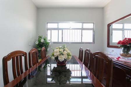 Casa para alugar com 248m², 3 quartos e 2 vagas Casa para alugar com 248m², 3 quartos e 2 vagasSala de Jantar
