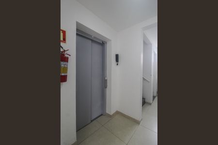 Hall de entrada de apartamento à venda com 2 quartos, 77m² em Teresópolis, Porto Alegre